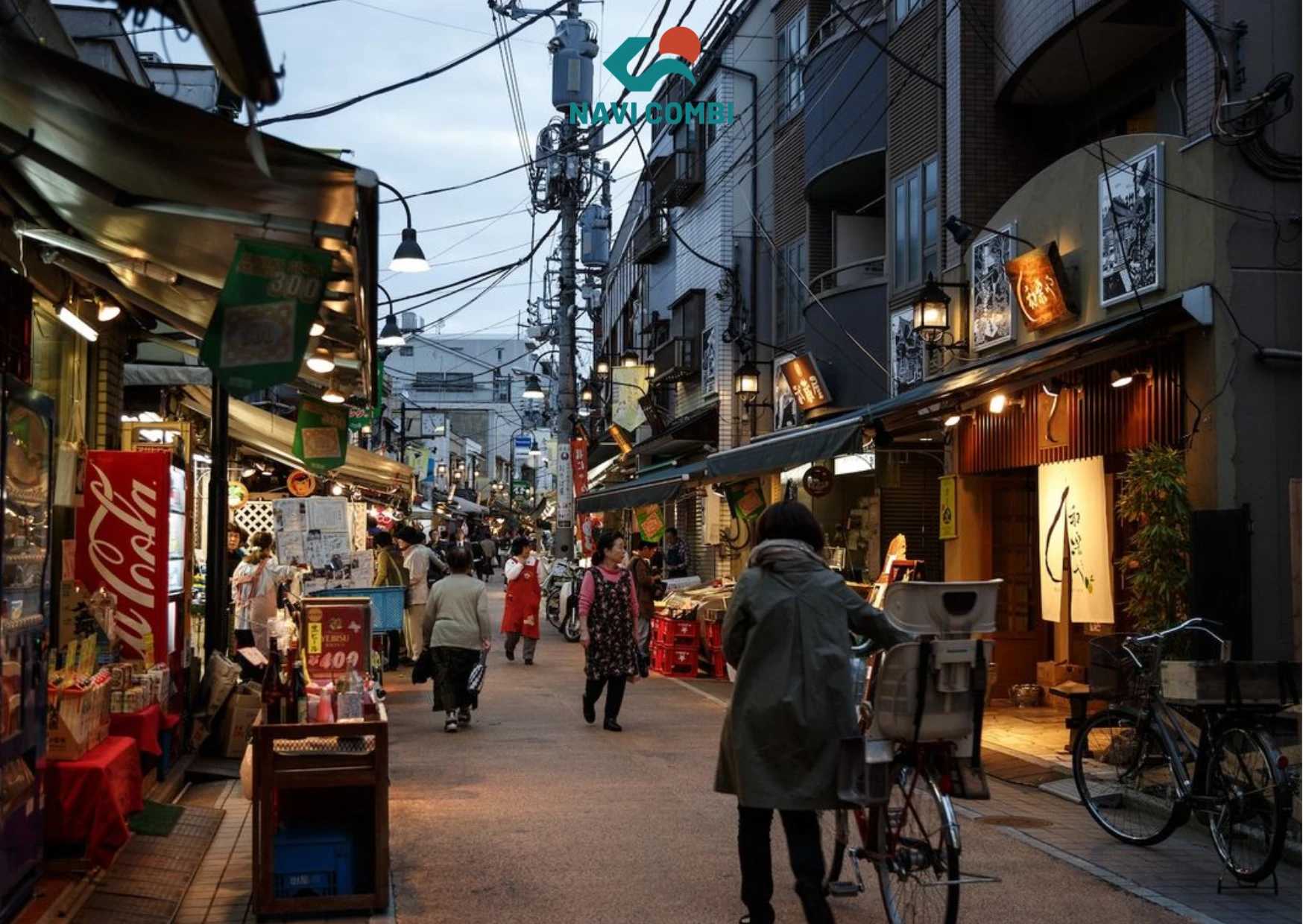 du khách dạo bộ tại phố Yanaka Tokyo